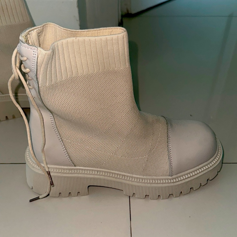 Ankle Beige Bootls